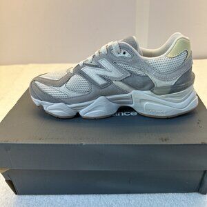 New Balance 9060 Men SZ 7 Women 9 Grey/White New in Box